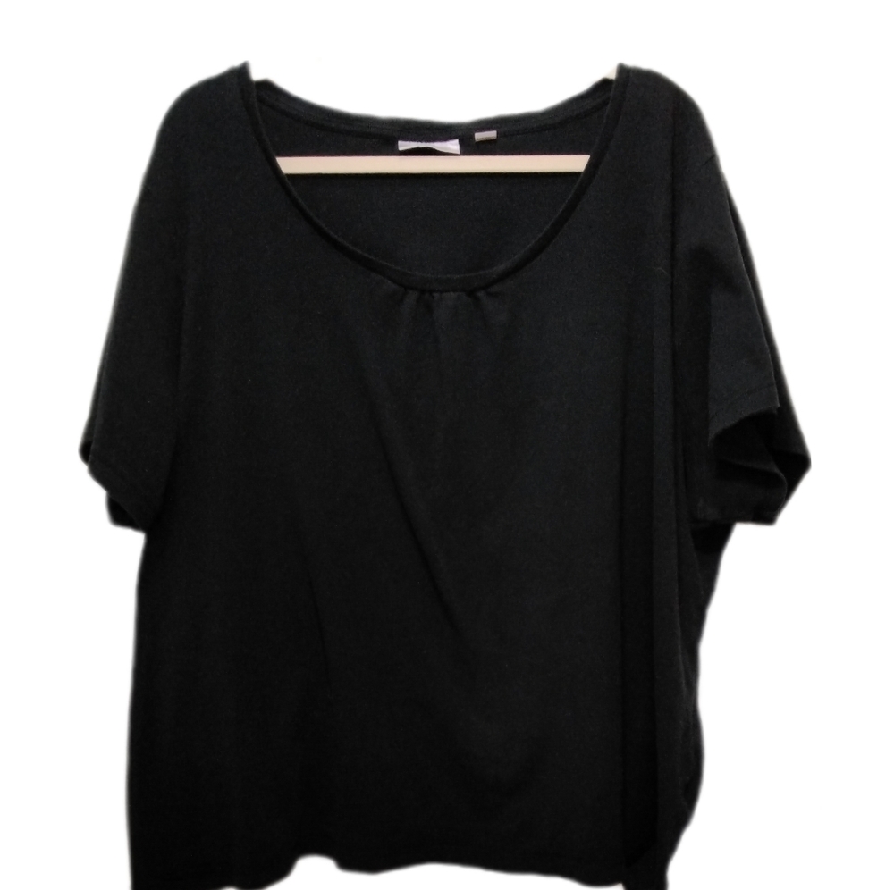 Avenue 30/32 black knit top